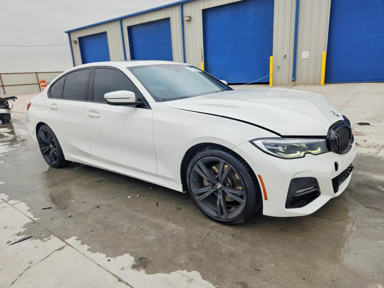 2020 BMW 330Xi - Фото 4