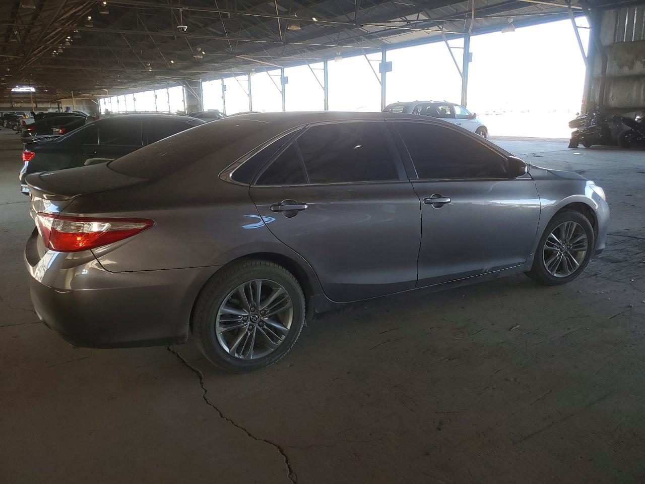 2015 Toyota Camry Se - Image 3