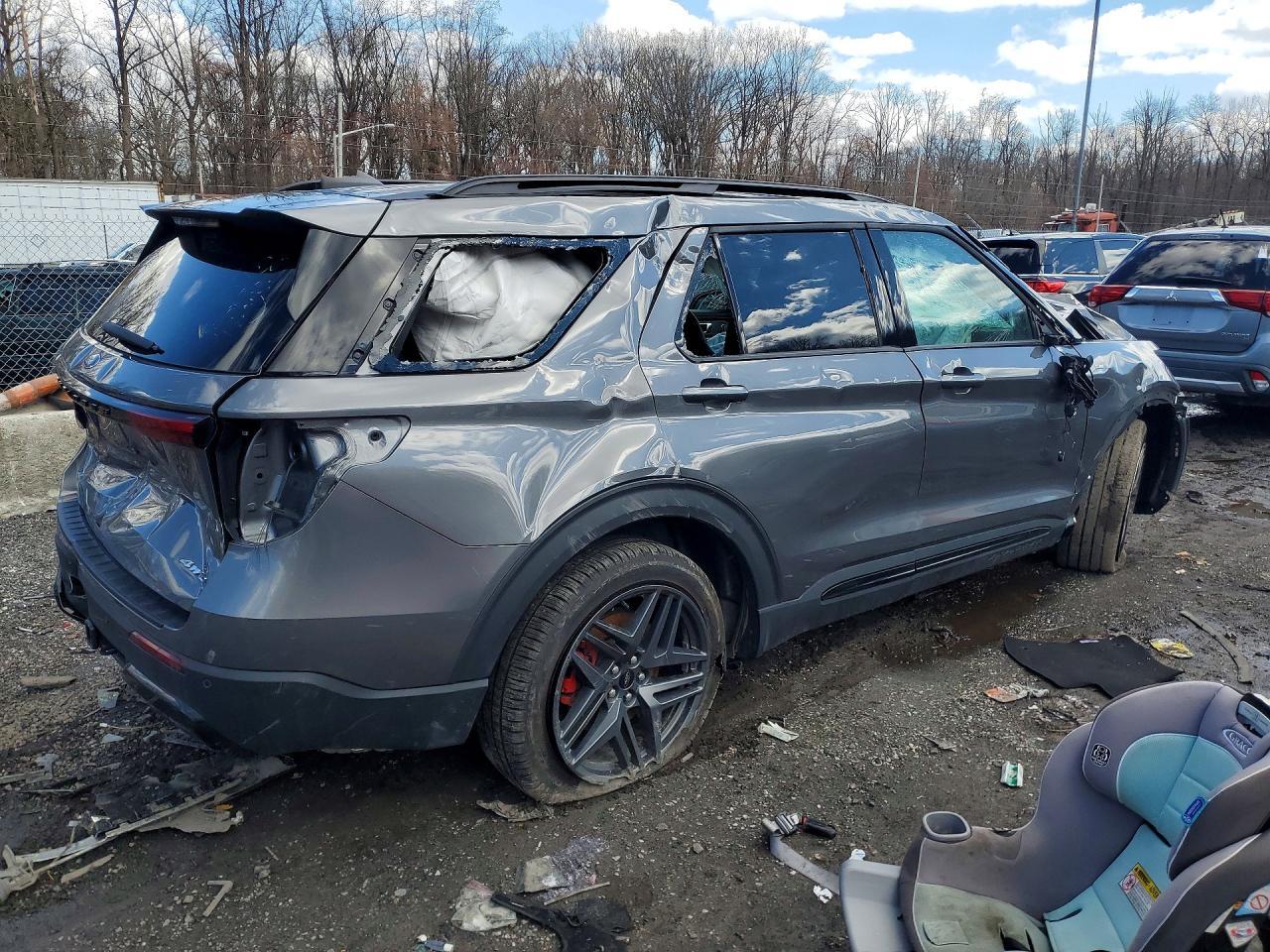 2025 Ford Explorer St-Line - Image 3