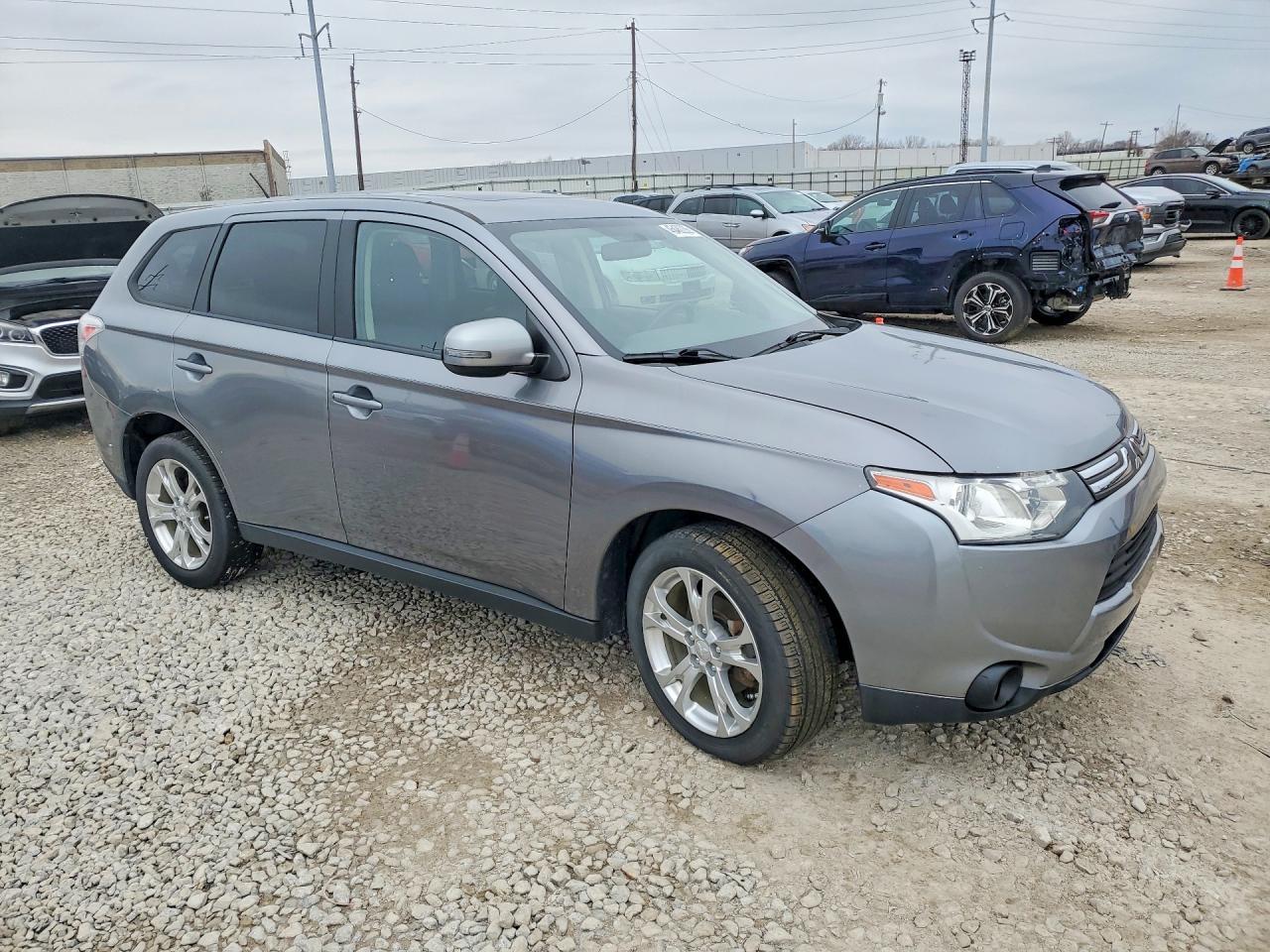 2014 Mitsubishi Outlander Se - Image 4