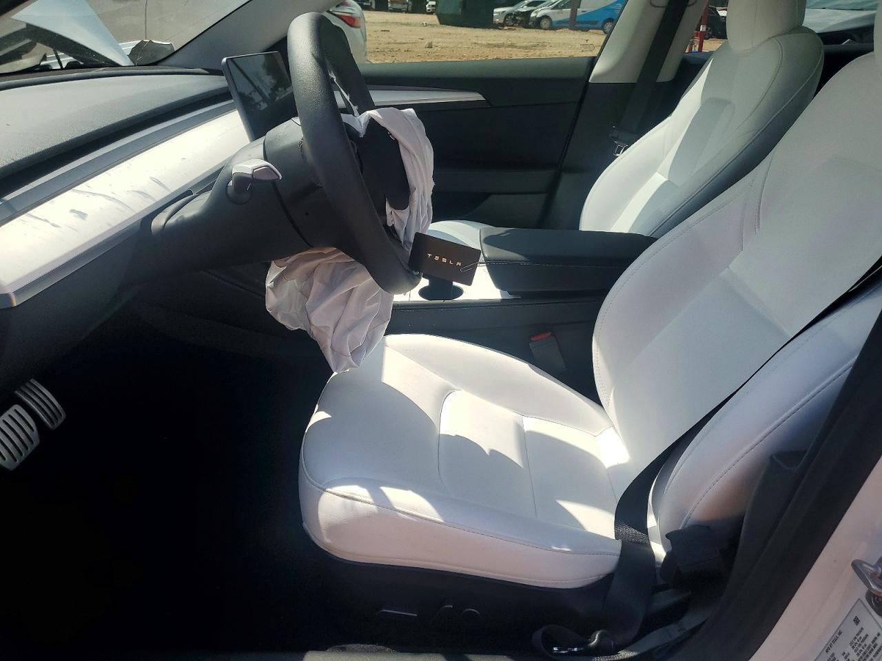 2023 Tesla Model 3 - Image 7