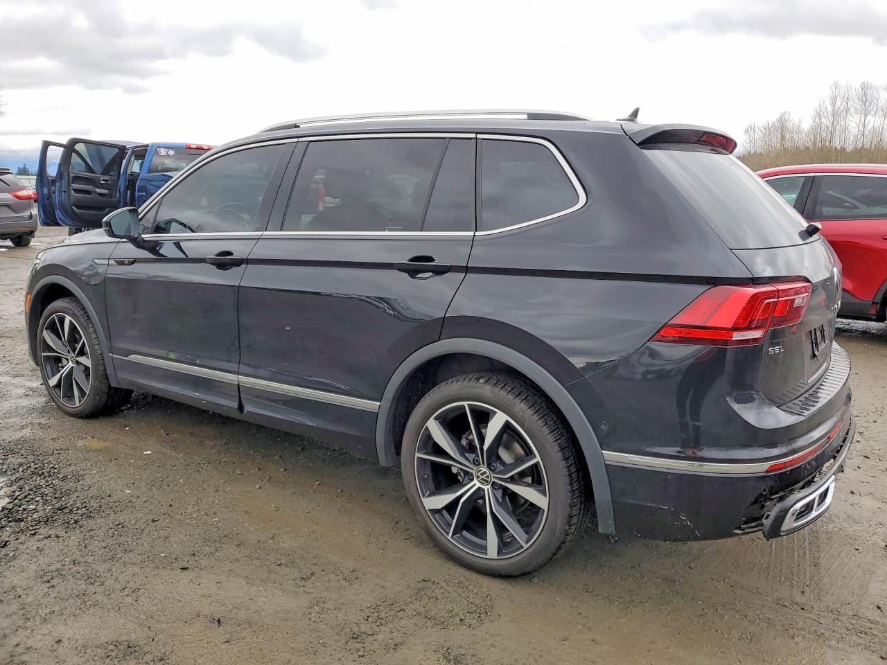 2024 Volkswagen Tiguan Sel R-Line Black - Image 2