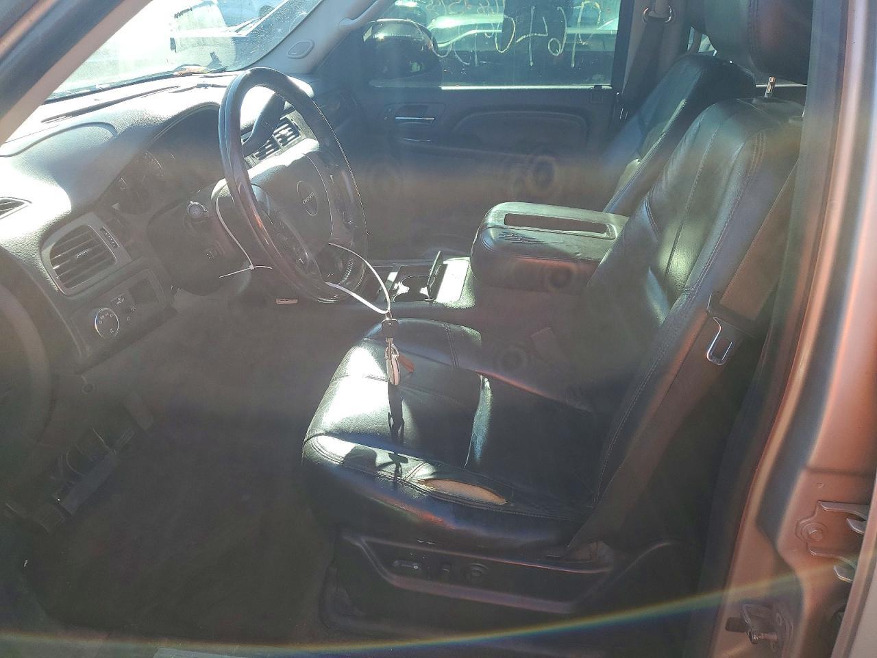 2009 GMC Yukon Denali - Image 7