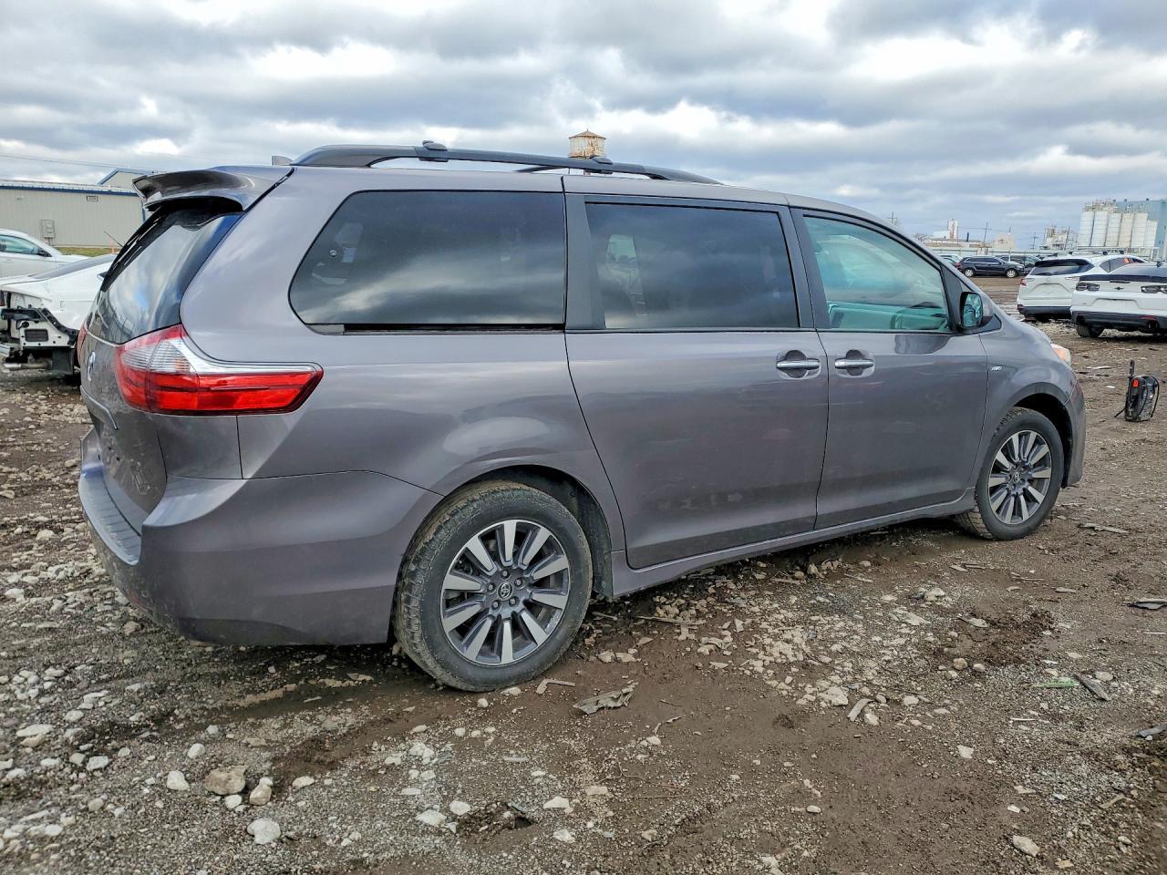 2020 Toyota Sienna Xle Premium 7-Passenger - Фото 3