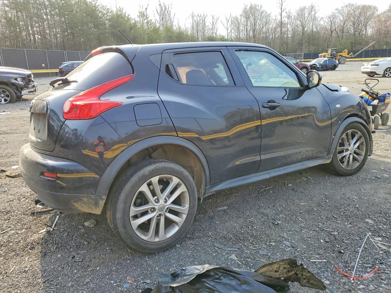 2014 Nissan Juke Sv - Image 3