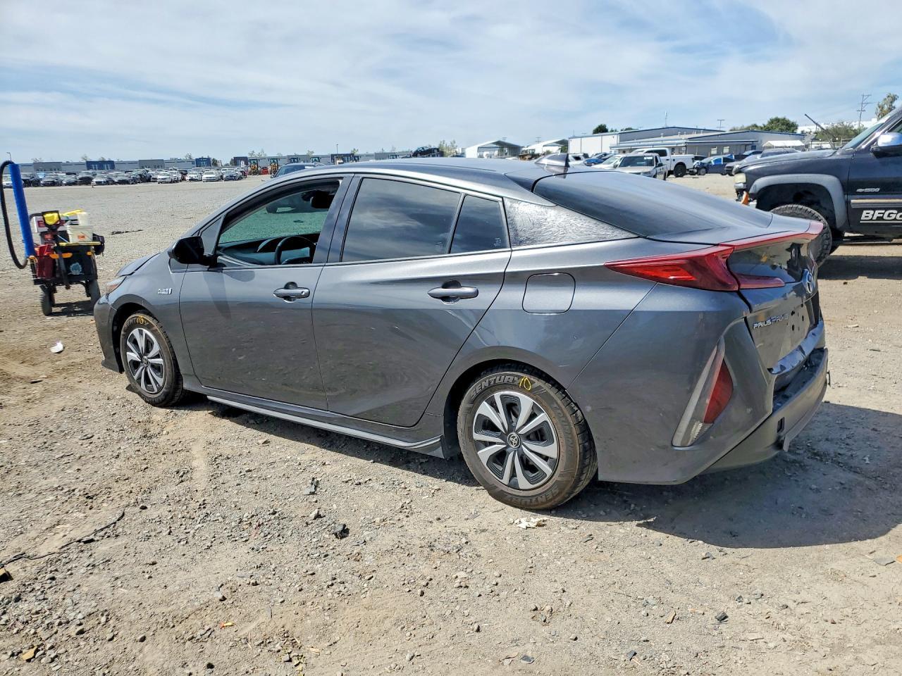2017 Toyota Prius Prime Advanced - Фото 2