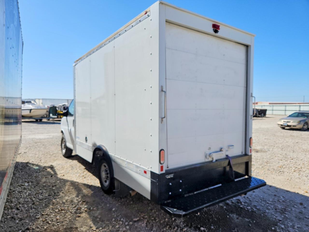 2023 Chevy Express G3500 Box Truck ** R & D * Pri Fleet ** - Фото 2
