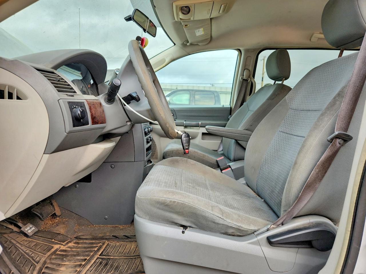 2009 Chrysler Town & Country Lx - Фото 7