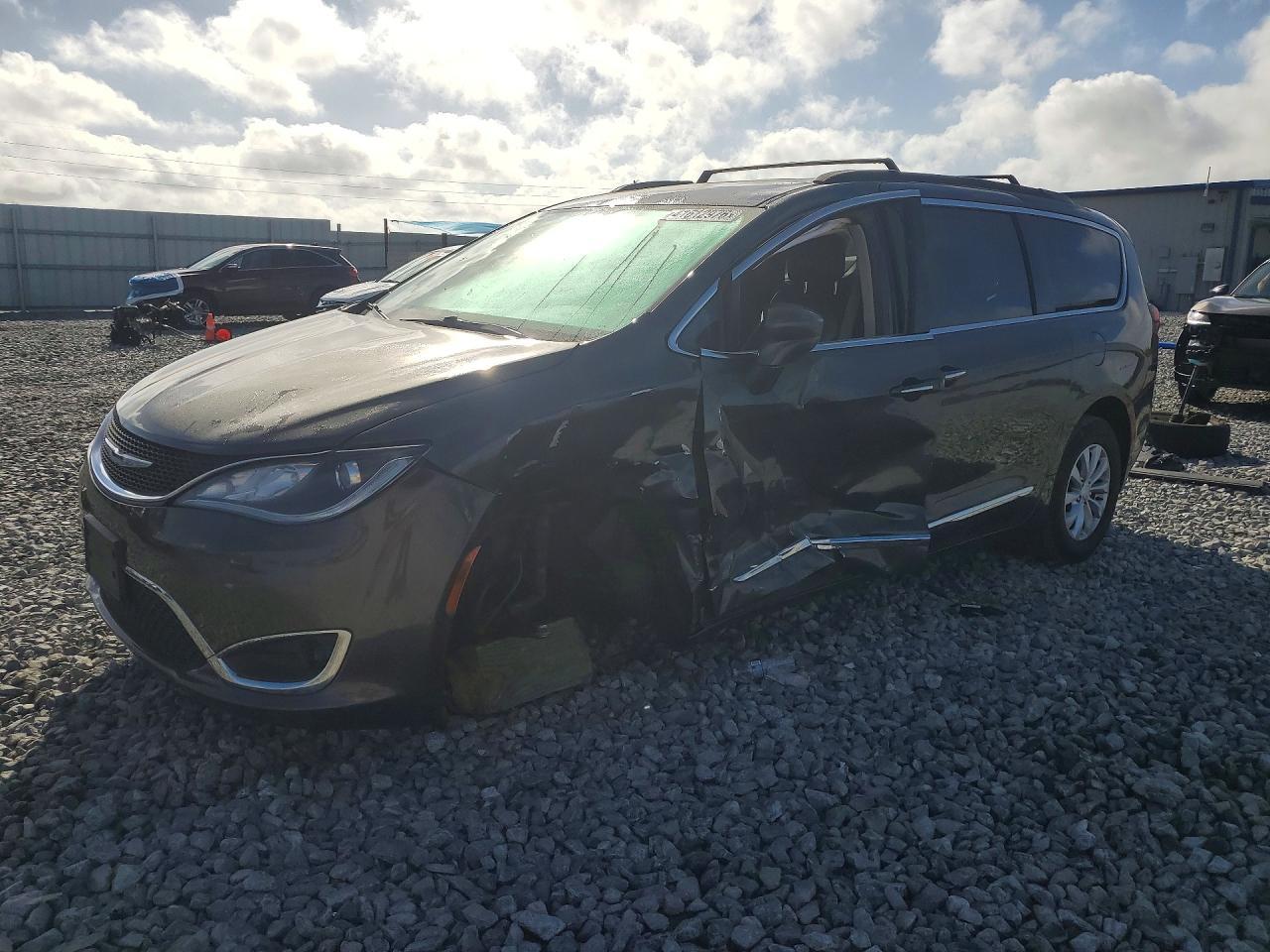 2017 Chrysler Pacifica Touring L