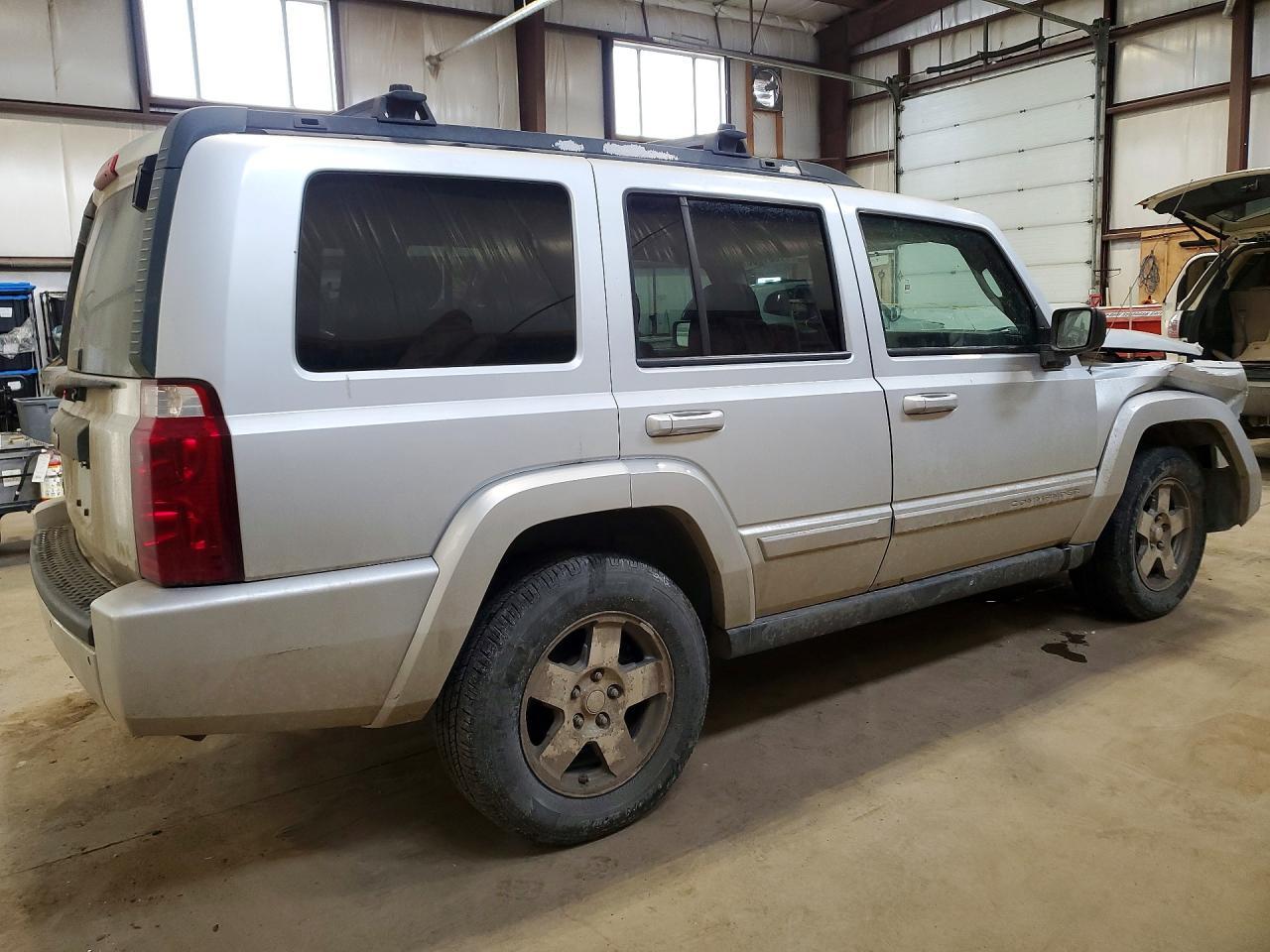 2010 Jeep Commander Sport - Image 3