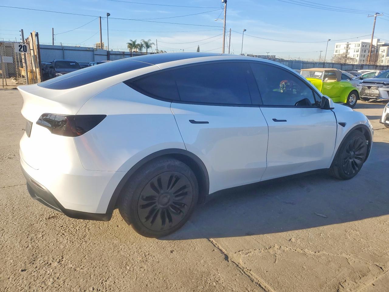 2023 Tesla Model Y - Image 3