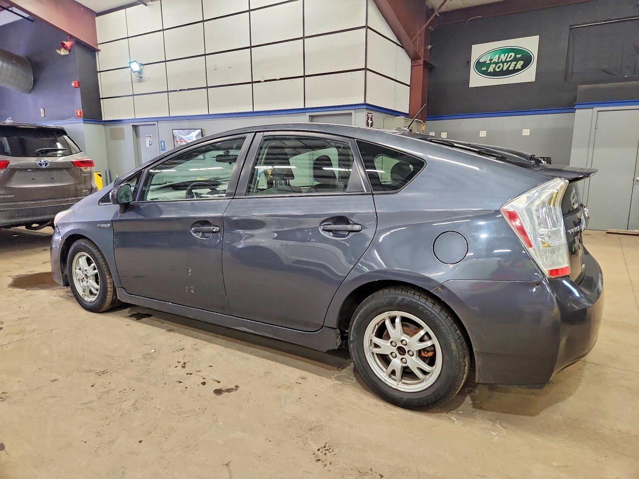2010 Toyota Prius Iii - Image 2