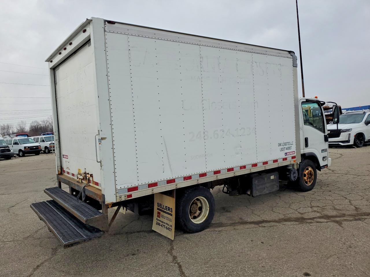 2014 Isuzu Npr Box Truck - Image 3