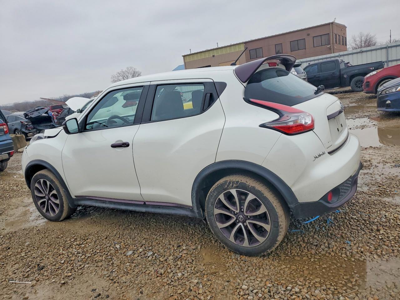 2015 Nissan Juke S - Фото 2