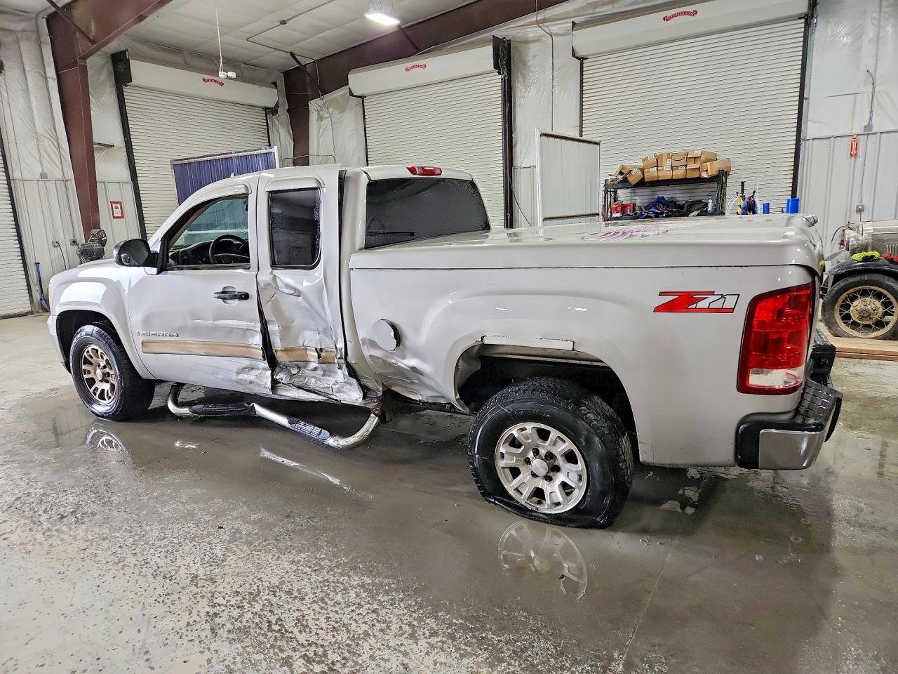 2007 GMC New Sierra C1500 - Image 2