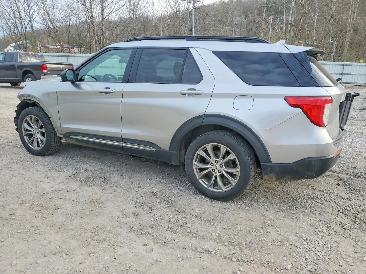 2020 Ford Explorer Xlt - Фото 2