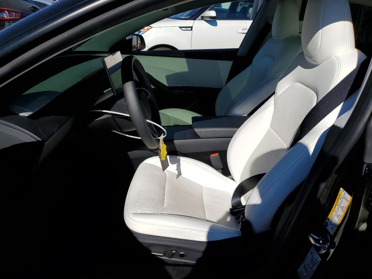 2025 Tesla Model 3 - Фото 7