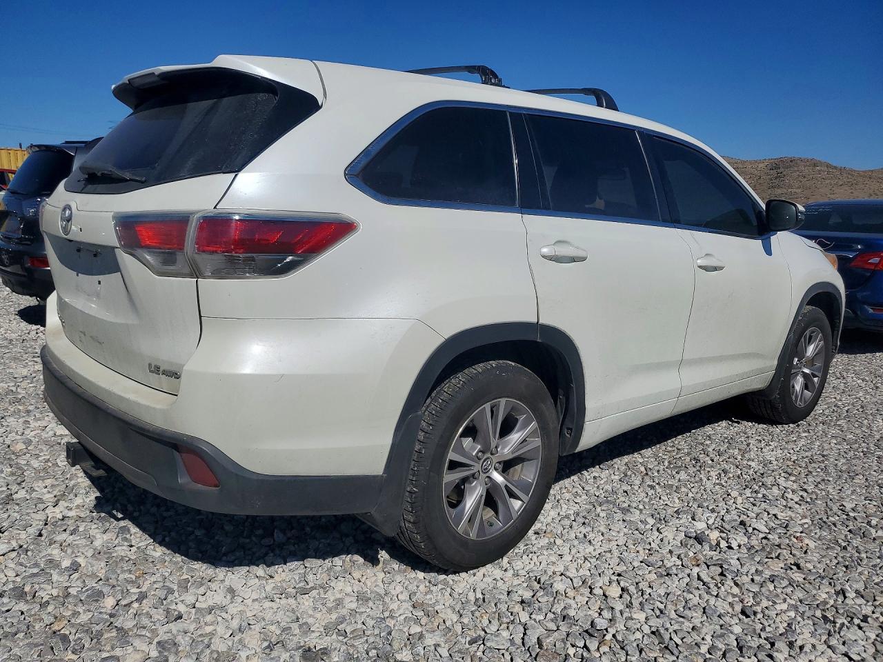 2016 Toyota Highlander Le Plus - Фото 3