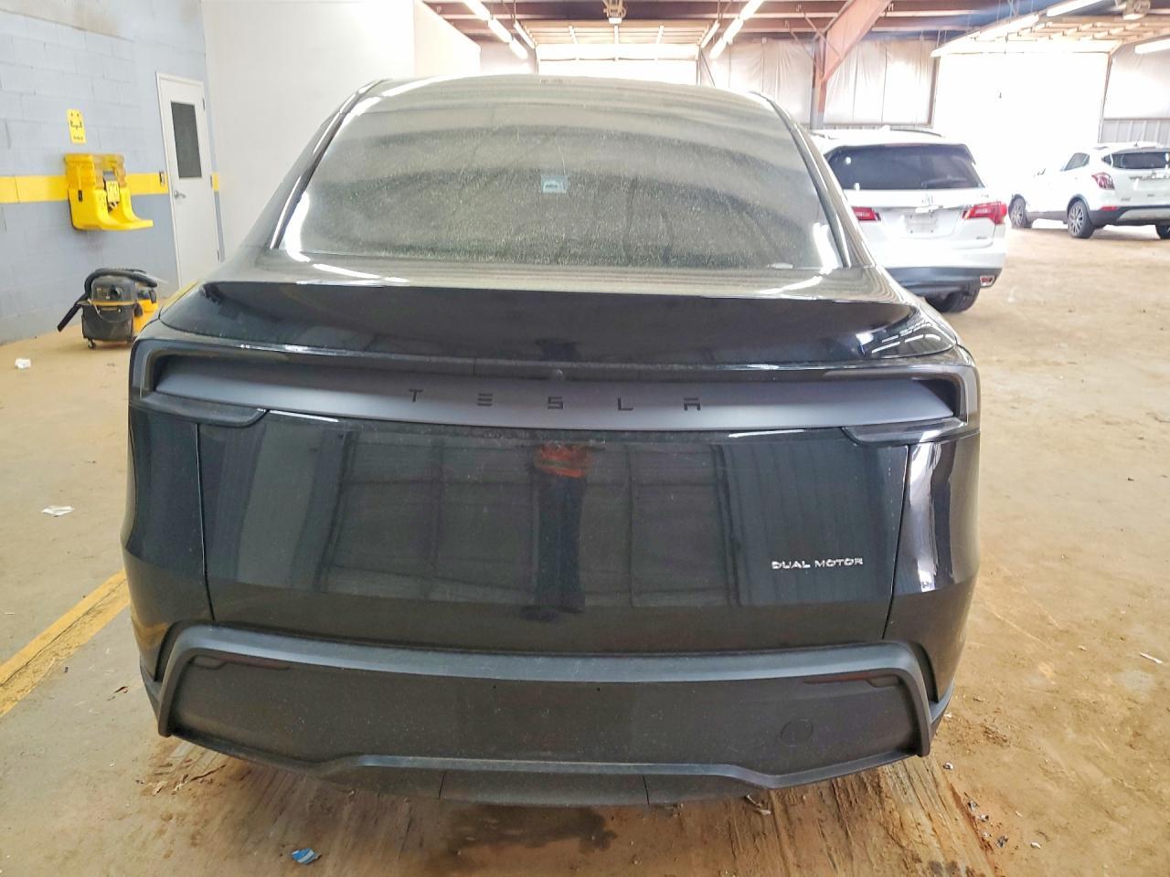 2026 Tesla Model Y - Фото 6