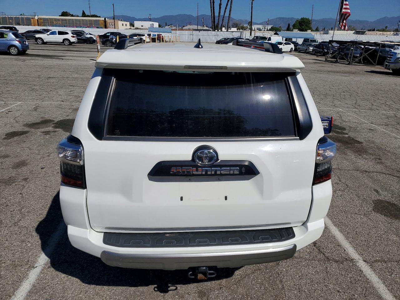 2022 Toyota 4Runner Sr5 Premium - Image 6