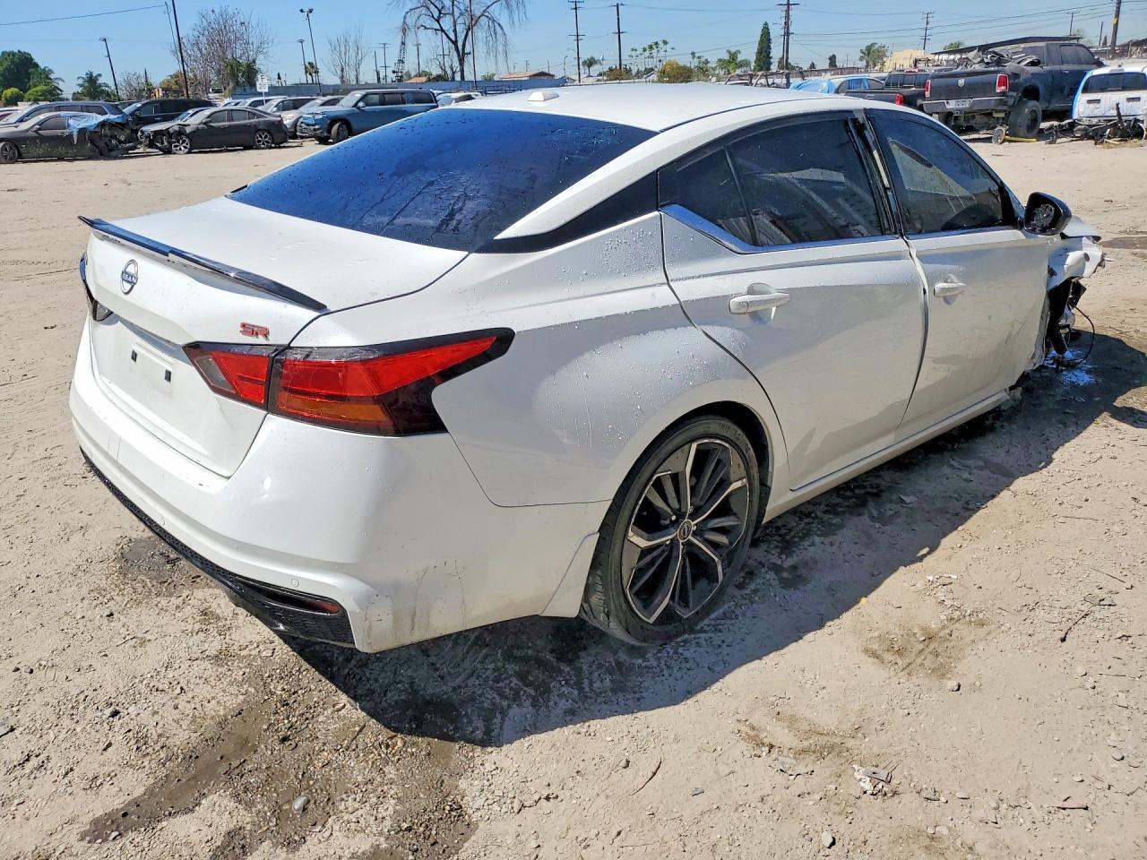 2025 Nissan Altima 2.5 Sr - Image 3
