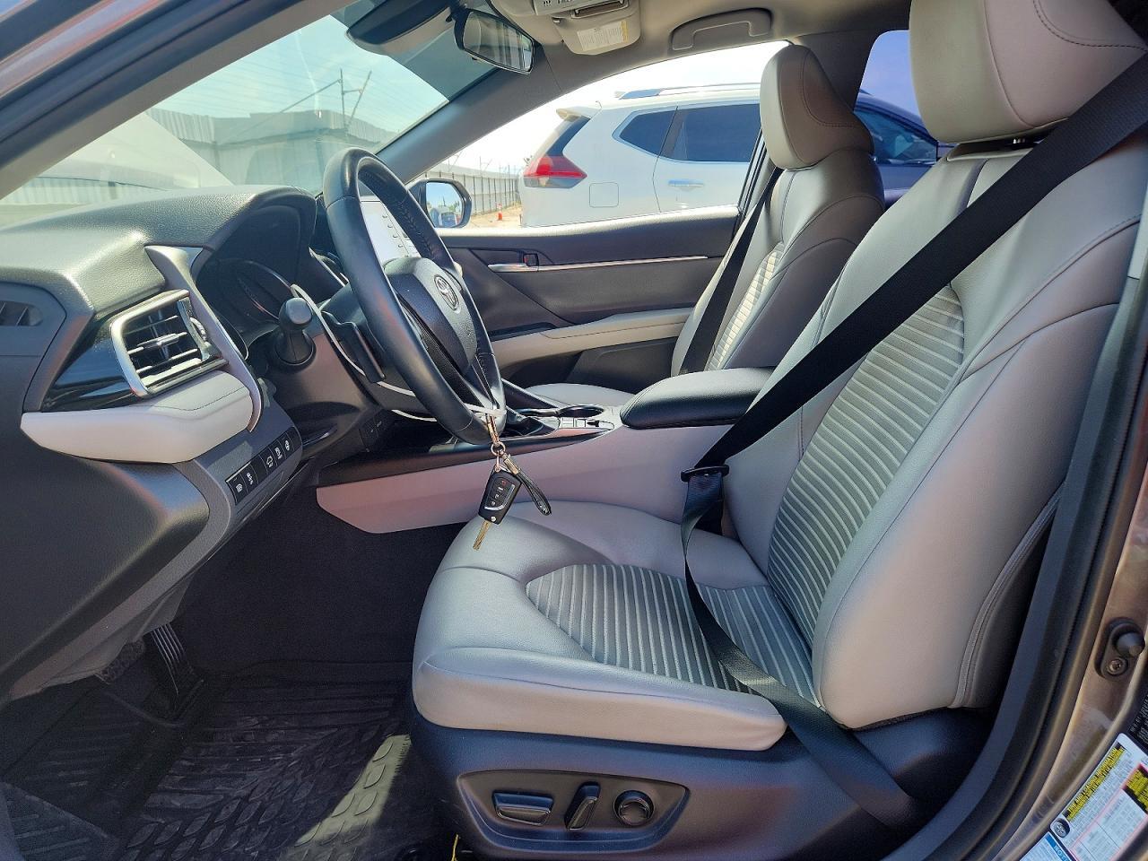 2022 Toyota Camry Se - Image 7