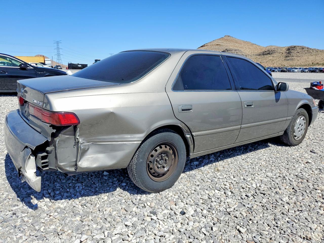 1999 Toyota Camry Le - Фото 3