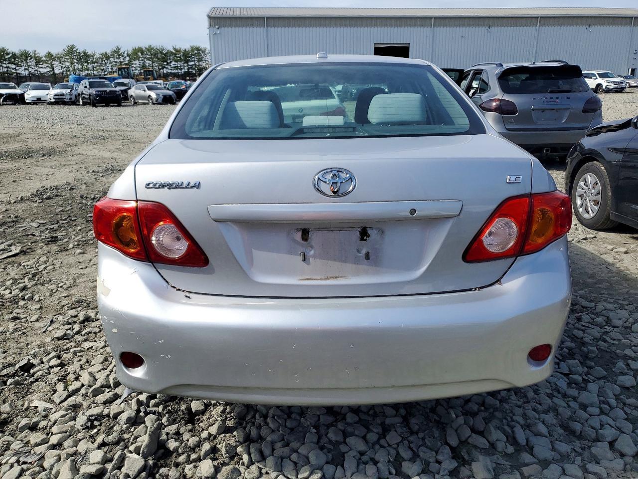 2010 Toyota Corolla Le - Фото 6