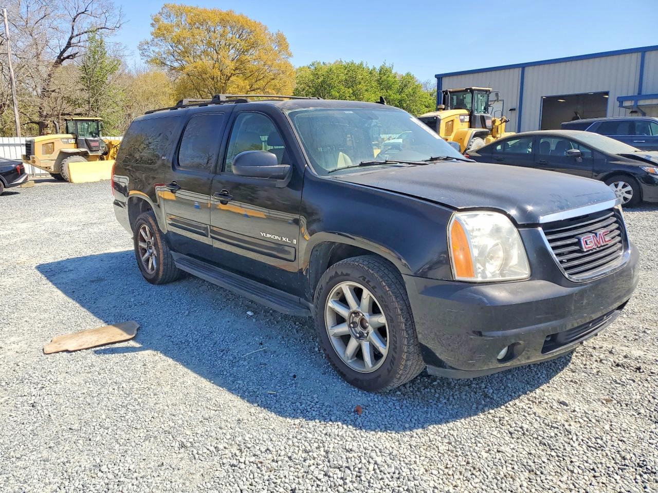 2007 Yukon Mini Bus - Image 4