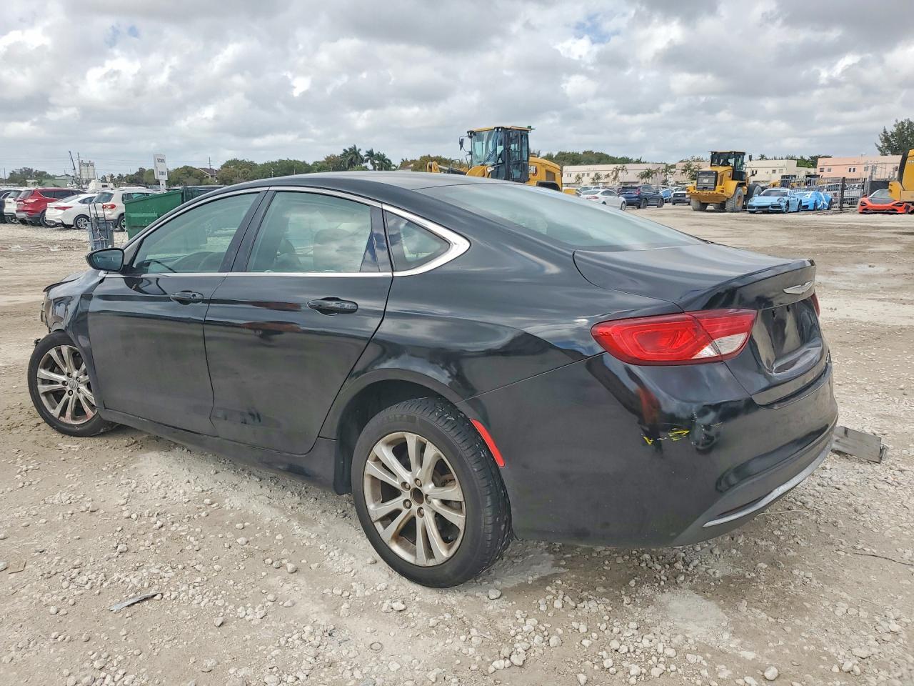 2015 Chrysler 200 Limited - Фото 2