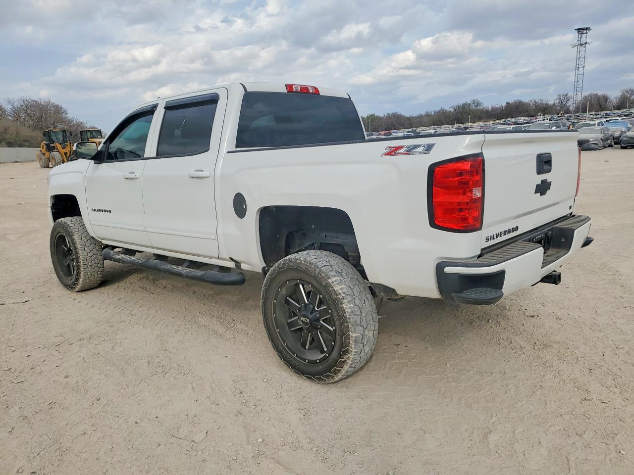 2017 Chevrolet Silverado K1500 Lt - Image 2