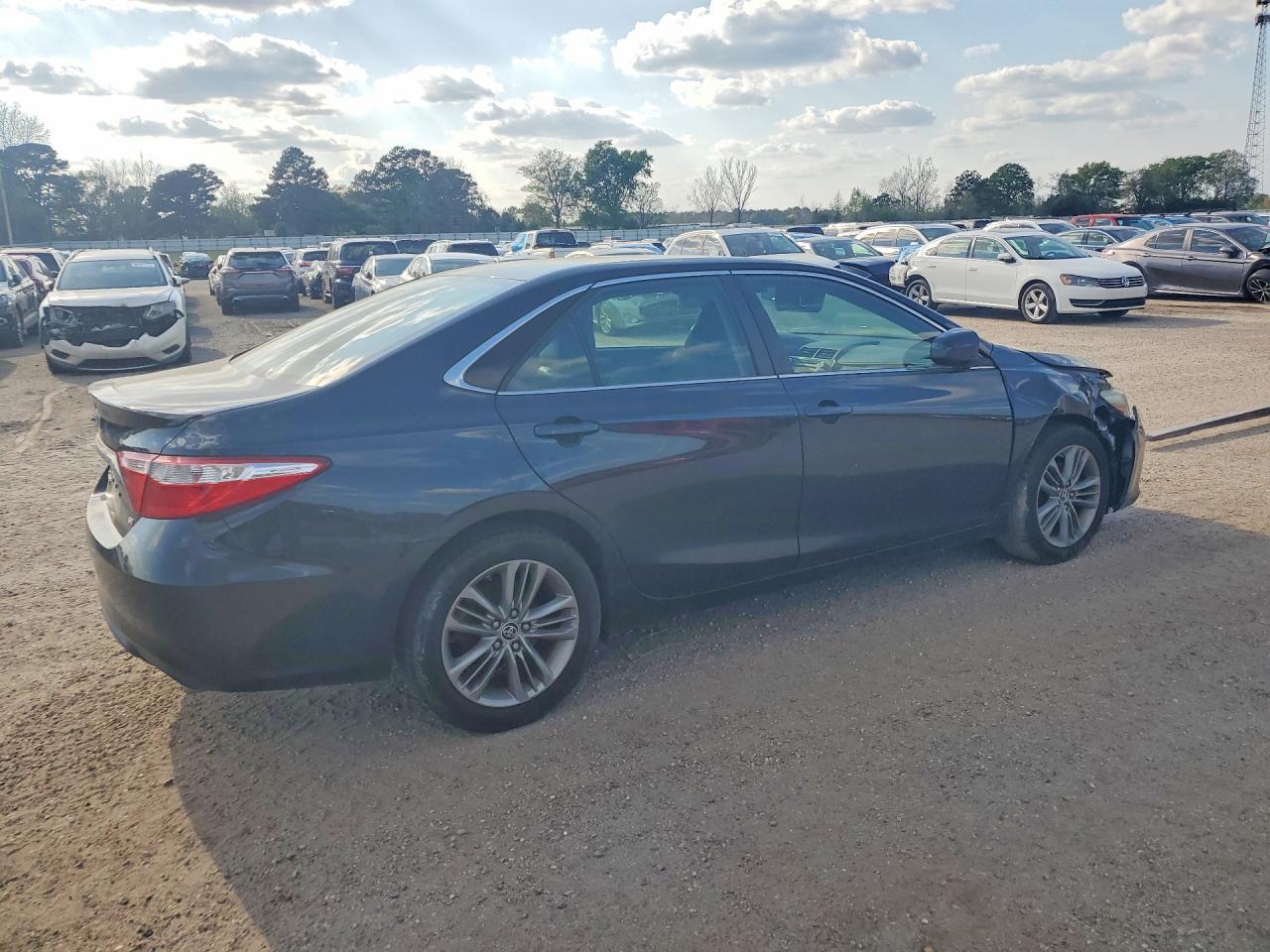 2015 Toyota Camry Le - Фото 3