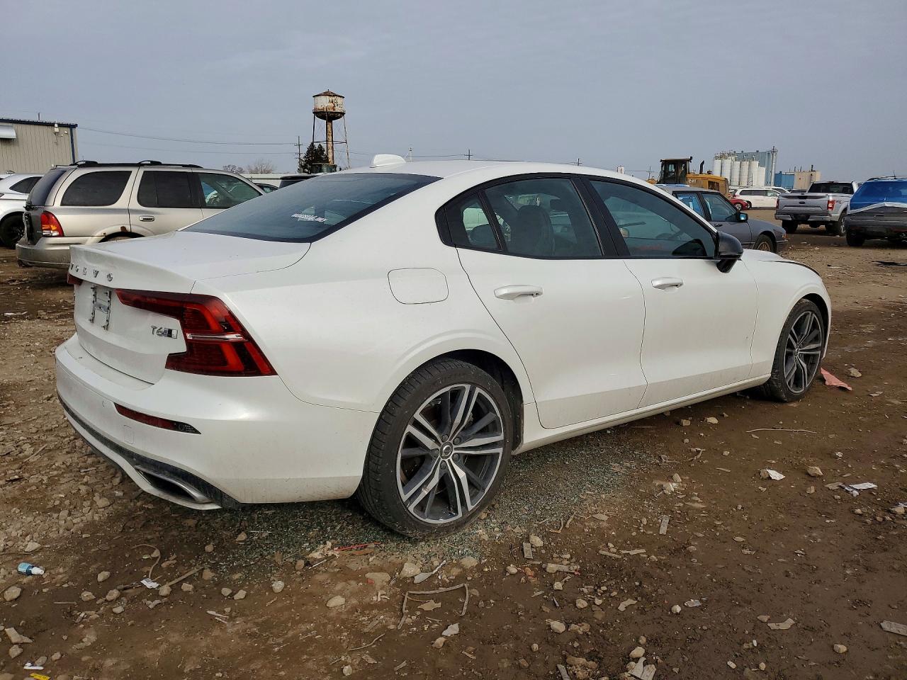 2019 Volvo S60 T6 R-Design - Image 3