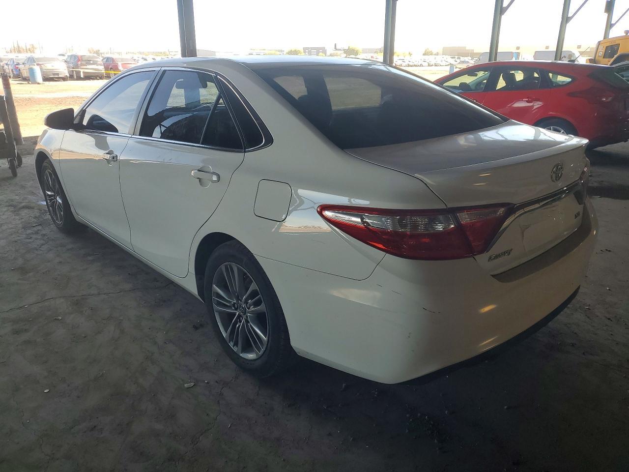 2015 Toyota Camry Se - Фото 2