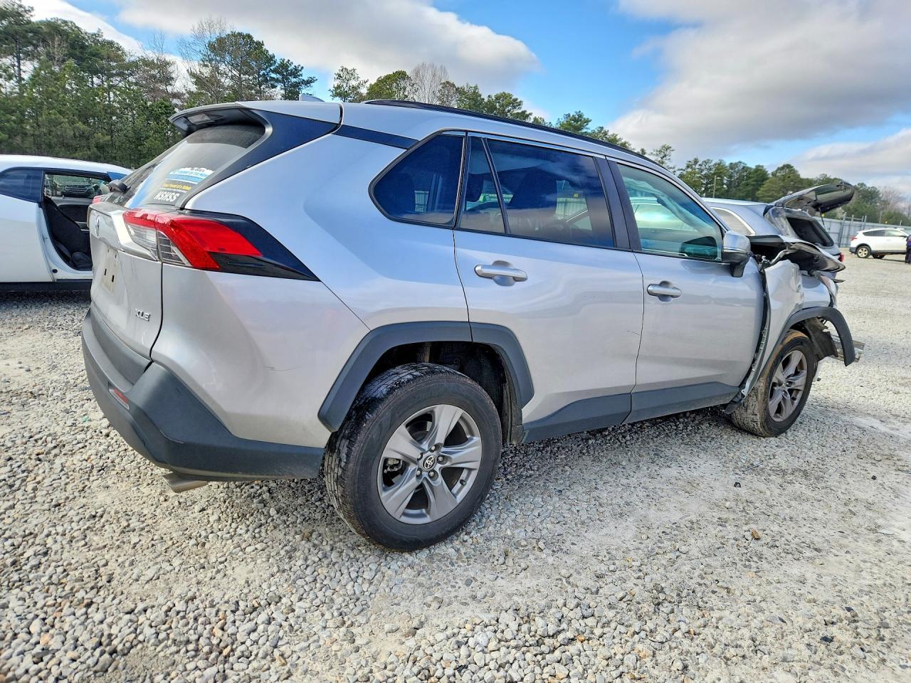 2022 Toyota Rav4 Xle - Image 3