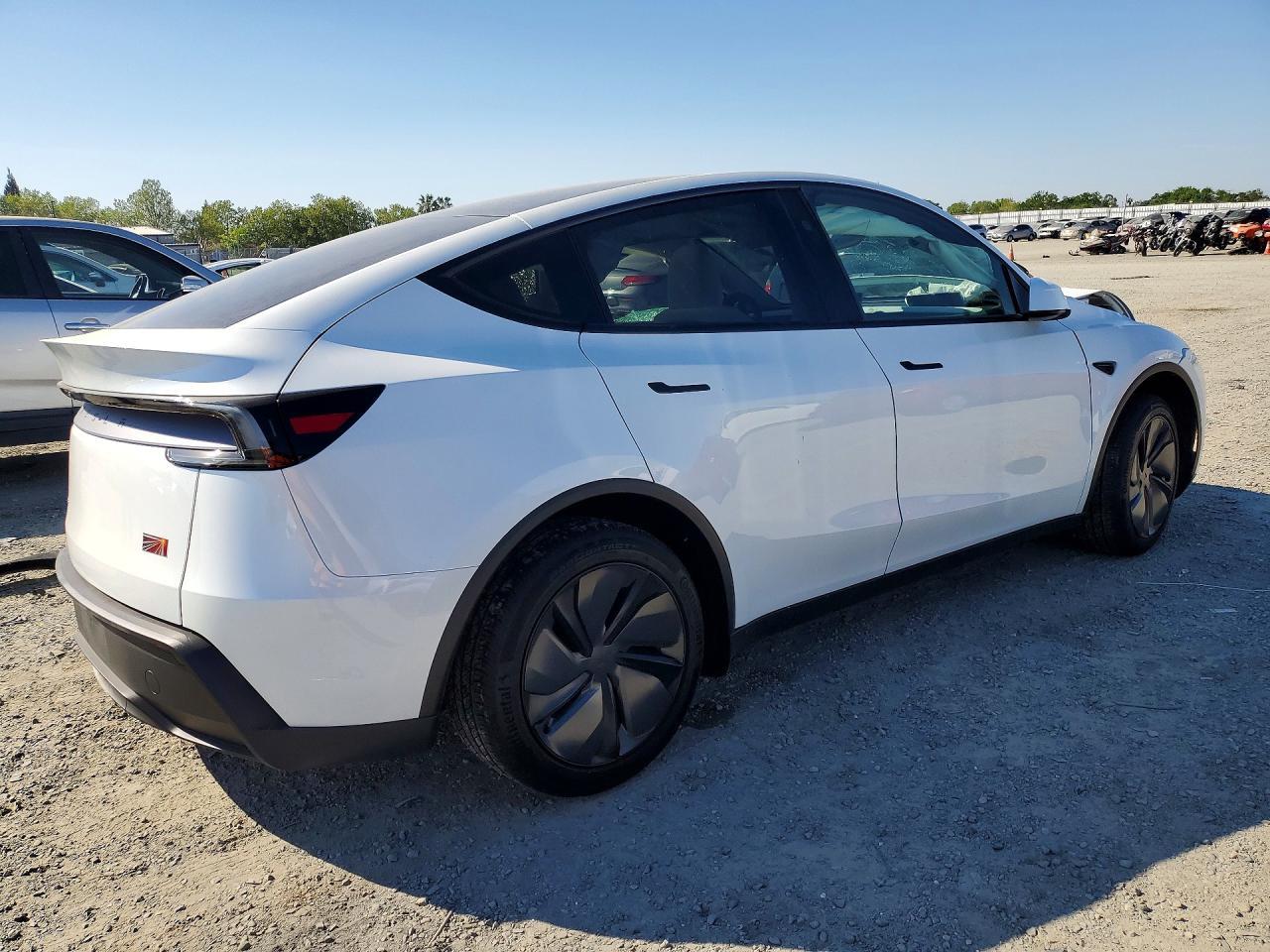 2026 Tesla Model Y - Фото 3