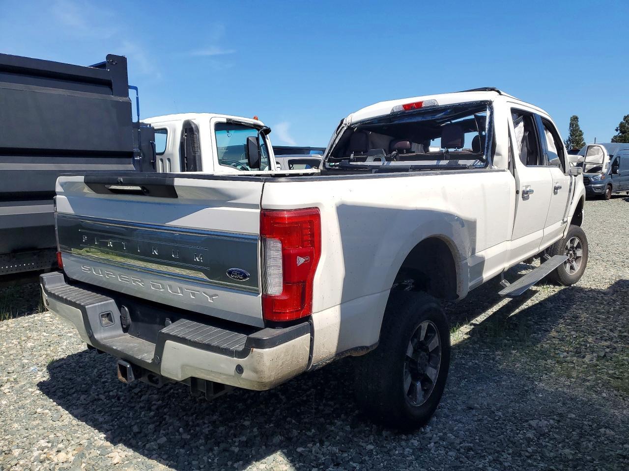 2017 Ford F350 Super Duty - Фото 3