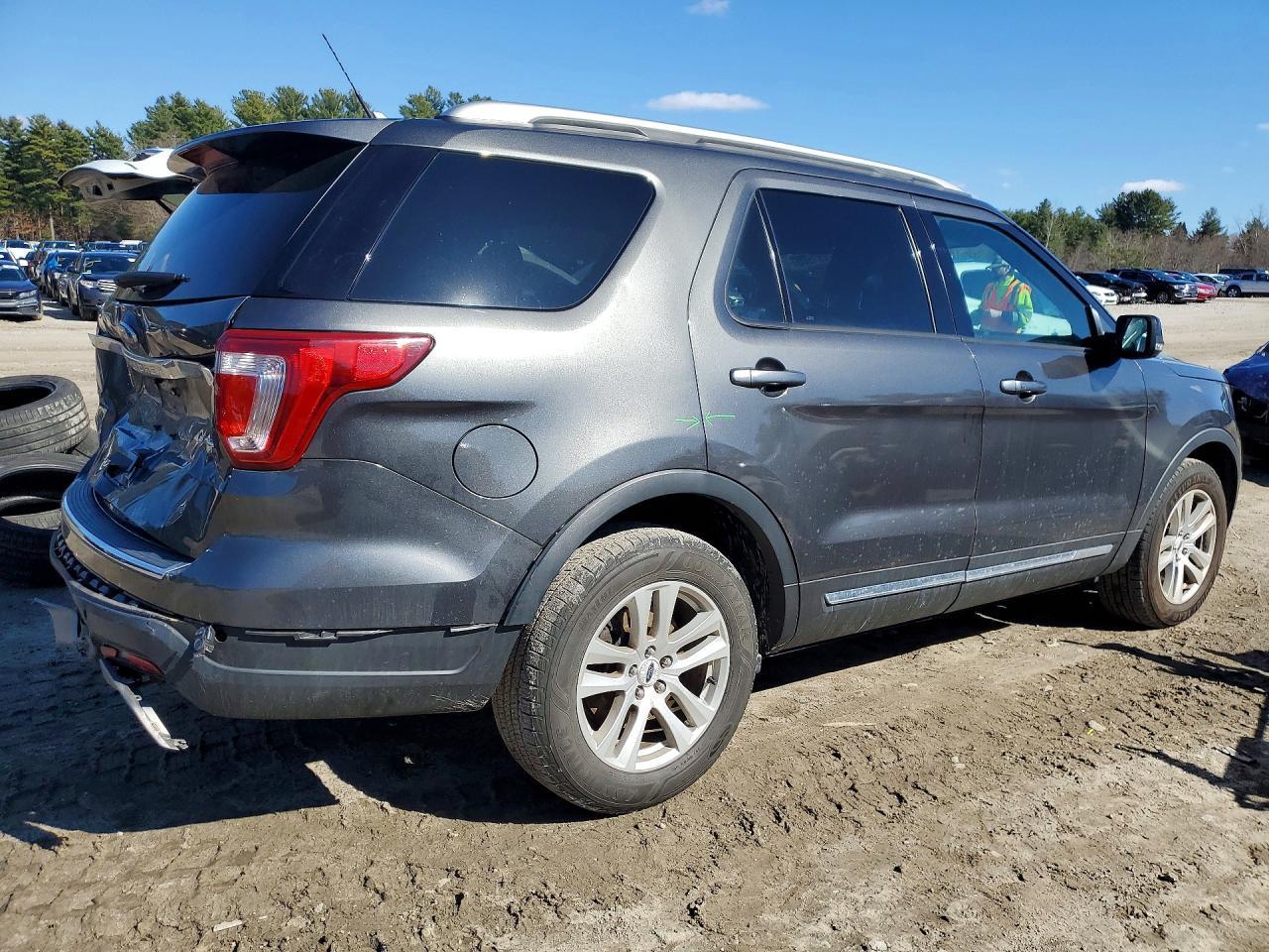 2018 Ford Explorer Xlt - Фото 3