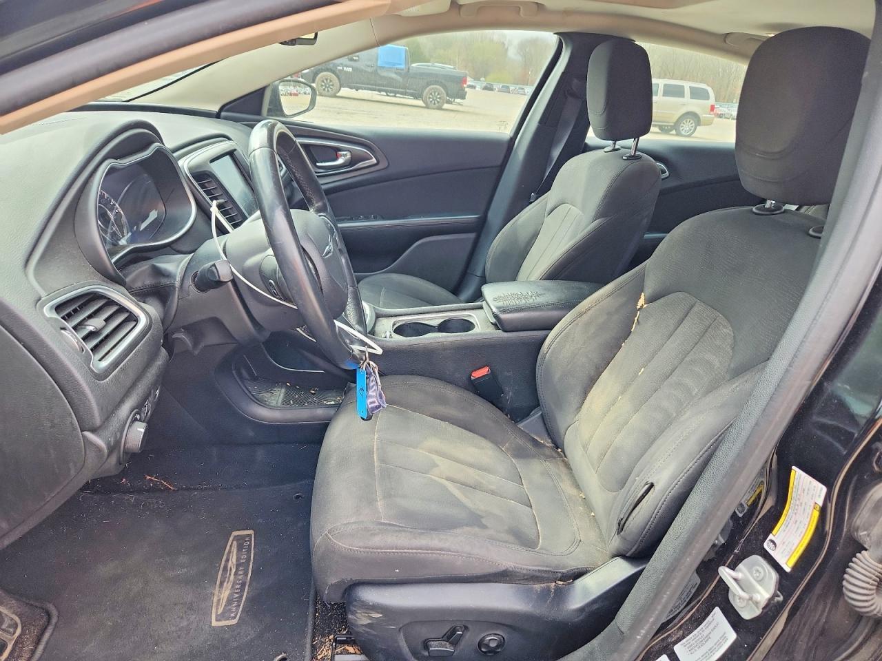 2016 Chrysler 200 - Image 7