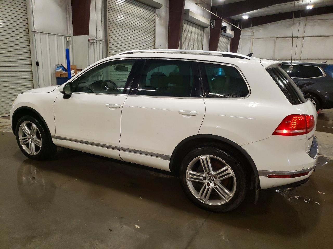 2016 Volkswagen Touareg Sport - Фото 2