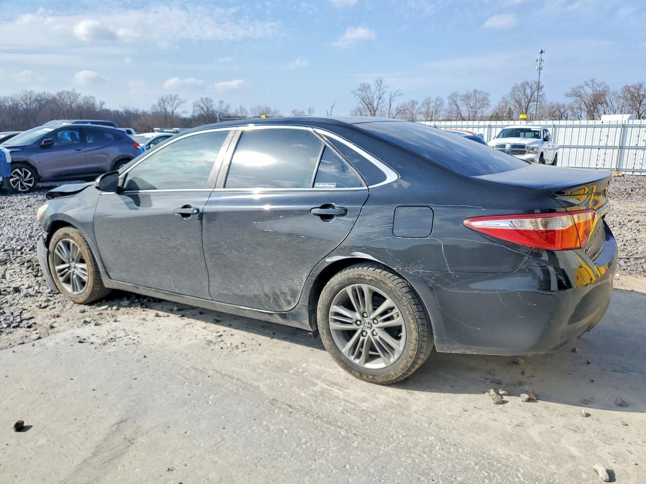 2015 Toyota Camry Se - Фото 2
