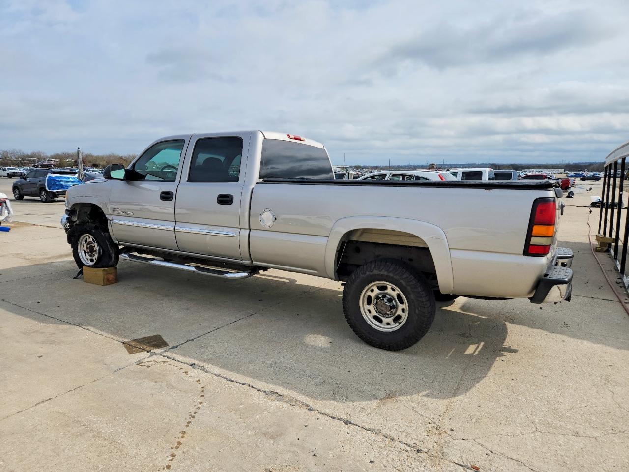 2005 GMC Sierra C2500 Heavy Duty - Фото 2