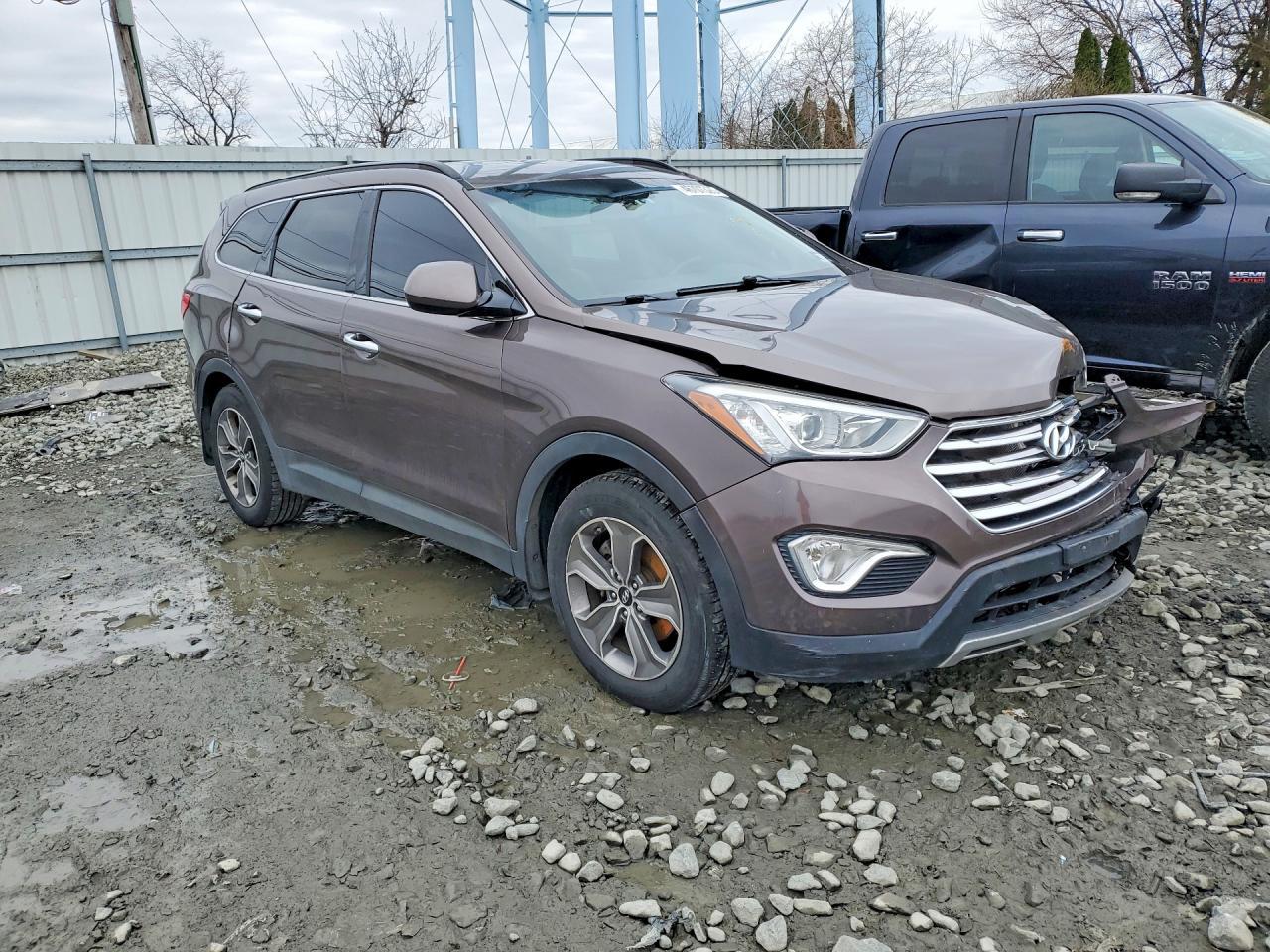 2014 Hyundai Santa Fe Gls - Image 4