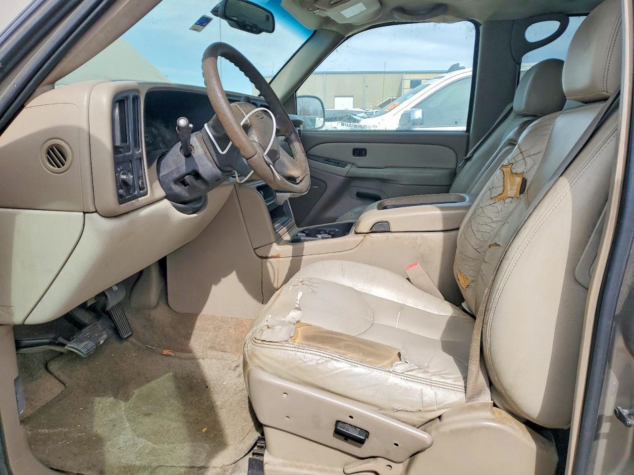 2003 Chevrolet Suburban - Image 7