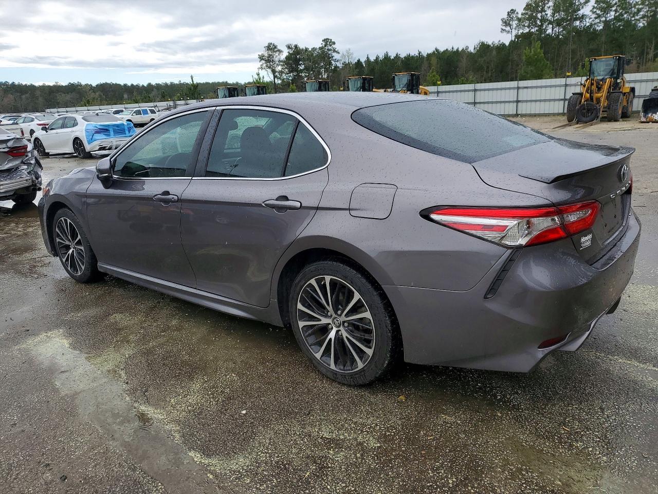 2018 Toyota Camry Se - Image 2