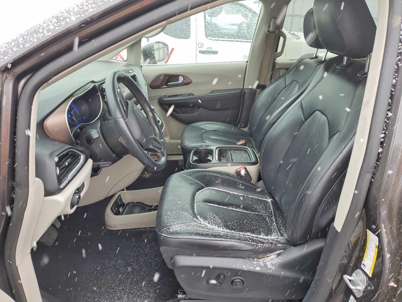 2019 Chrysler Pacifica Touring L - Image 7
