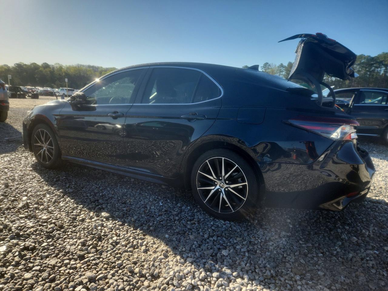 2024 Toyota Camry Se - Image 2