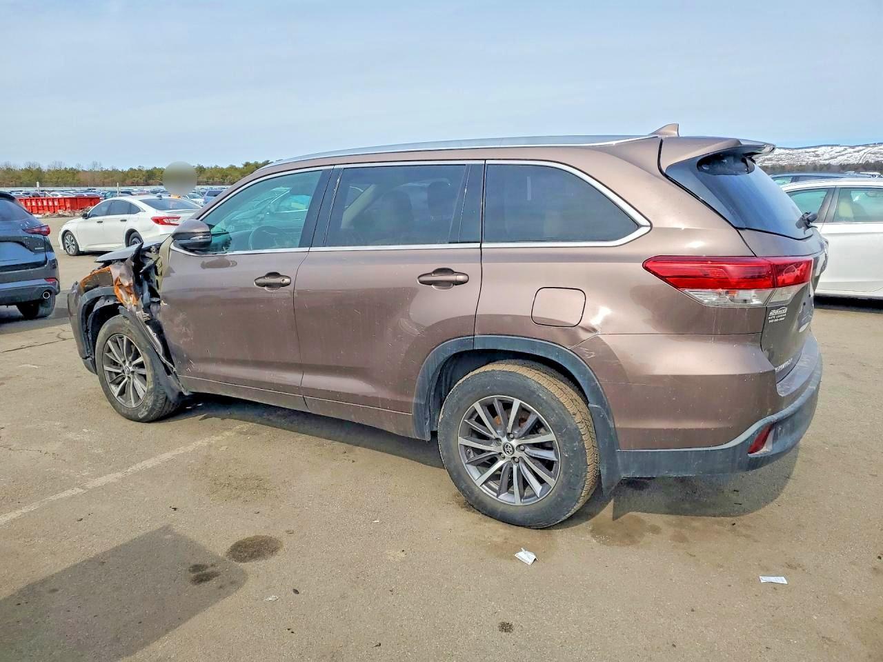 2018 Toyota Highlander Se - Фото 2