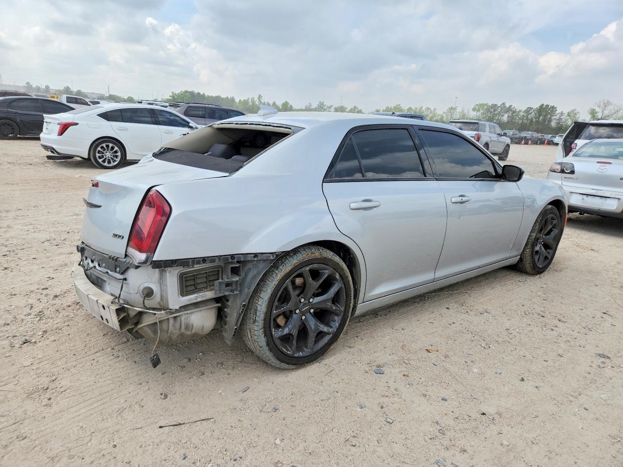 2022 Chrysler 300 Touring - Фото 3