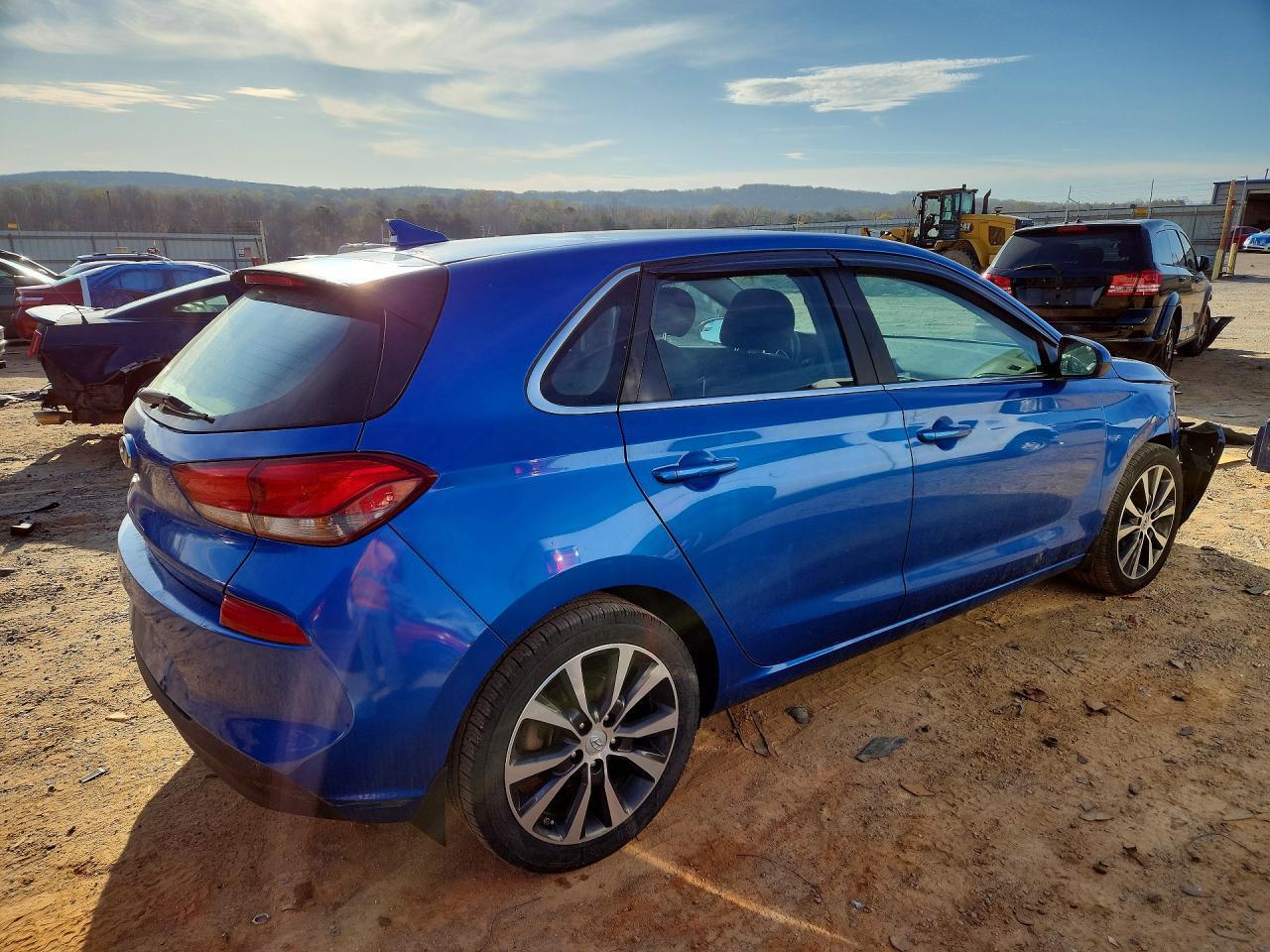 2018 Hyundai Elantra Gt Base - Image 3